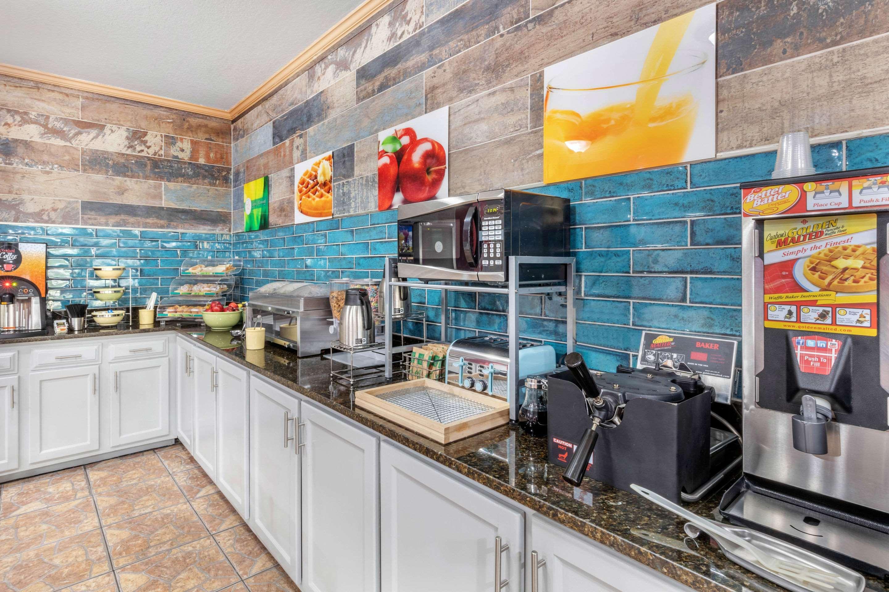 Quality Inn West Memphis I-40 Экстерьер фото