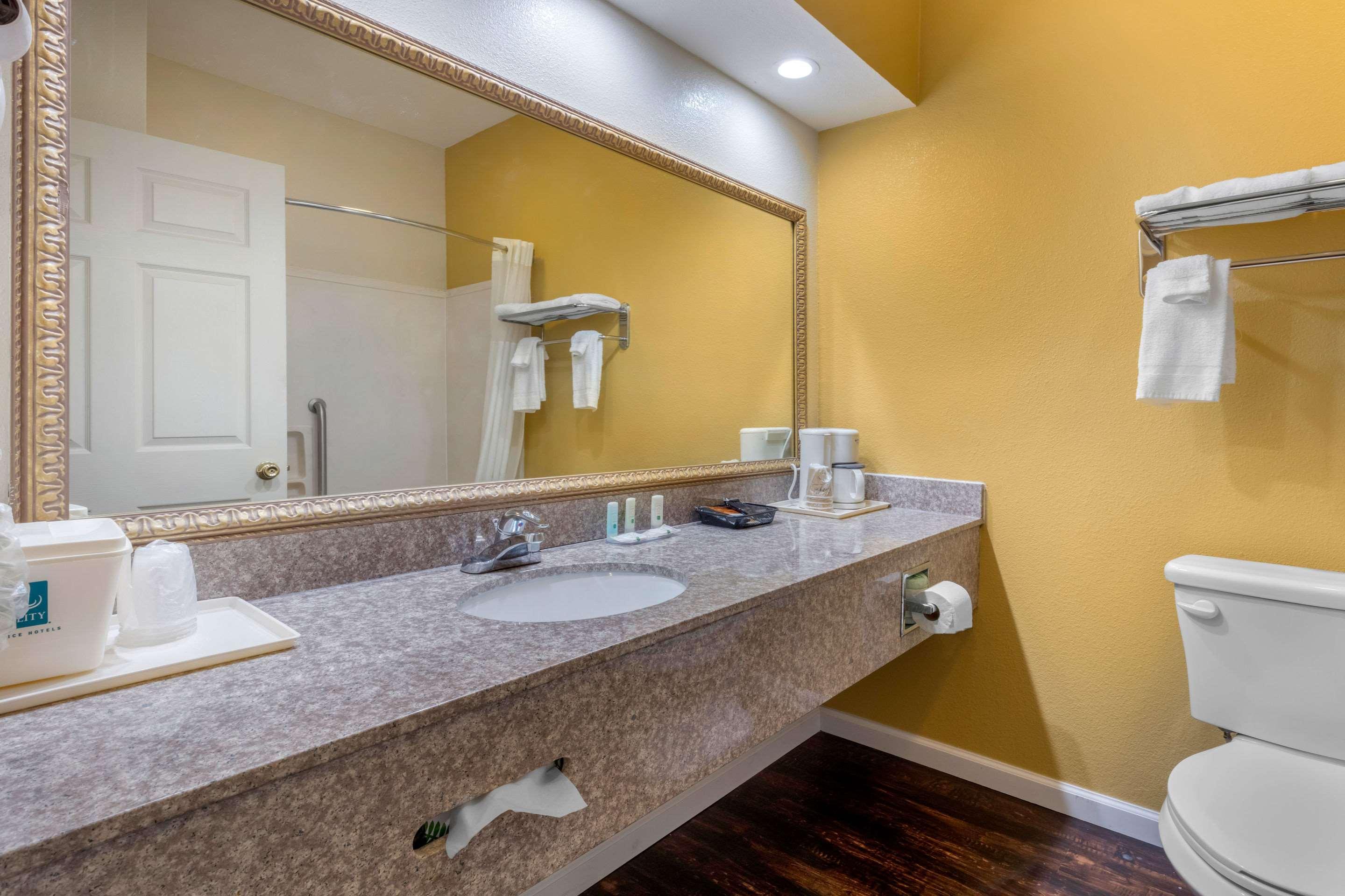 Quality Inn West Memphis I-40 Экстерьер фото
